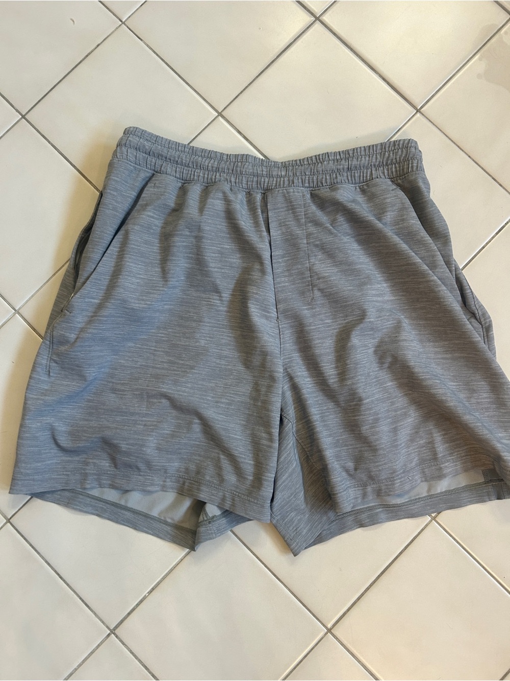 lululemon athletica Light Grey Men’s Athletic Shorts size small 5”